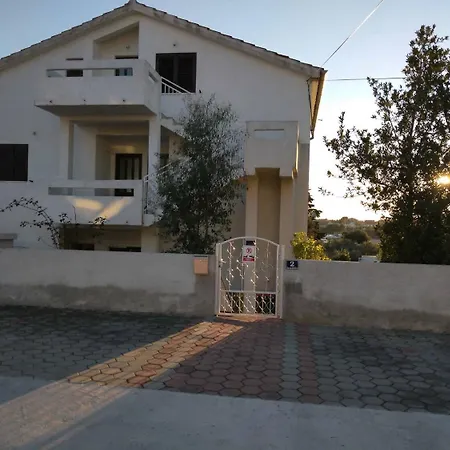 Jadranko דירה יזרה