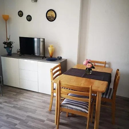 Jadranko - 150 M From Sea Apartment